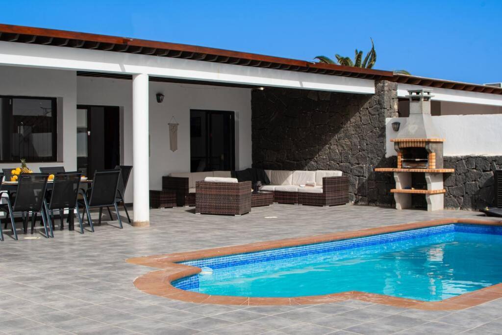 Casa Marlay Spacious, Heated Pool, Bbq & Fast Wi-Fi Only 15 Minutes Walk To Town Playa Blanca  Exterior photo