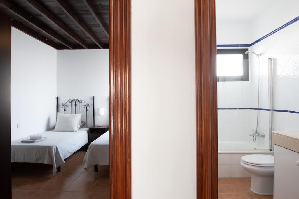 Casa Marlay Spacious, Heated Pool, Bbq & Fast Wi-Fi Only 15 Minutes Walk To Town Playa Blanca  Exterior photo
