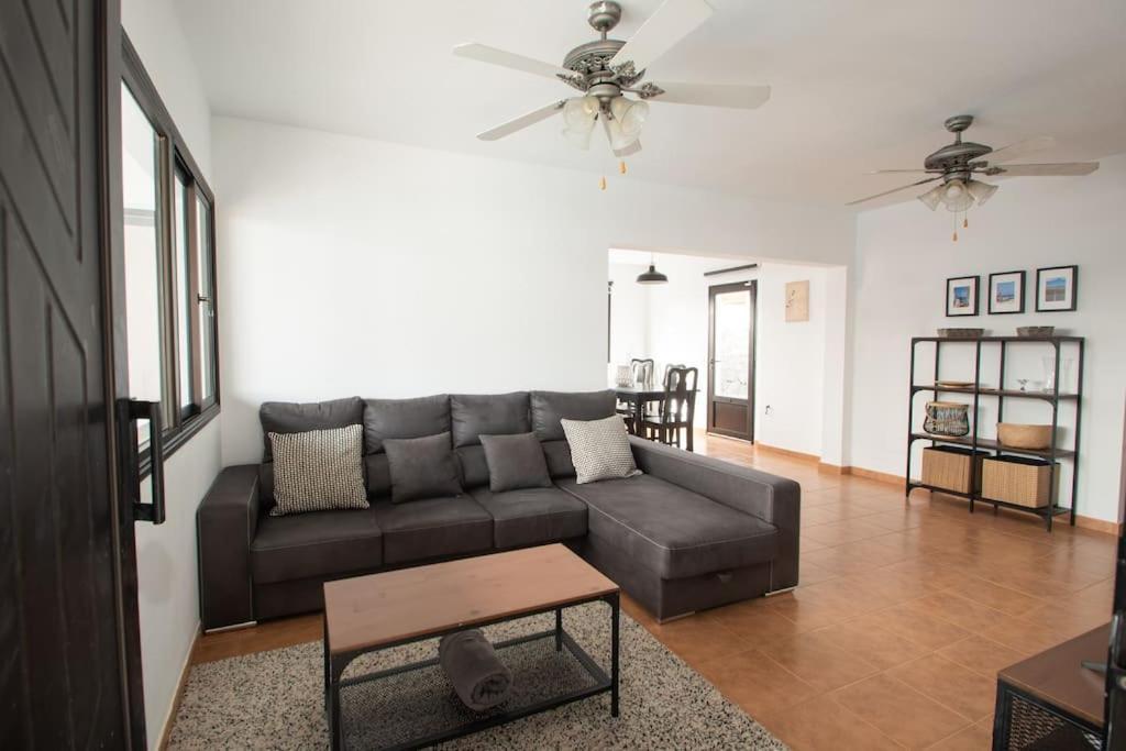 Casa Marlay Spacious, Heated Pool, Bbq & Fast Wi-Fi Only 15 Minutes Walk To Town Playa Blanca  Exterior photo