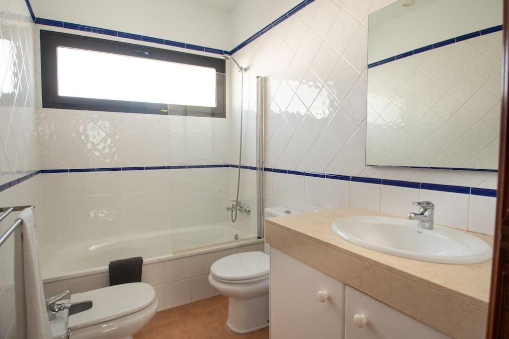 Casa Marlay Spacious, Heated Pool, Bbq & Fast Wi-Fi Only 15 Minutes Walk To Town Playa Blanca  Exterior photo