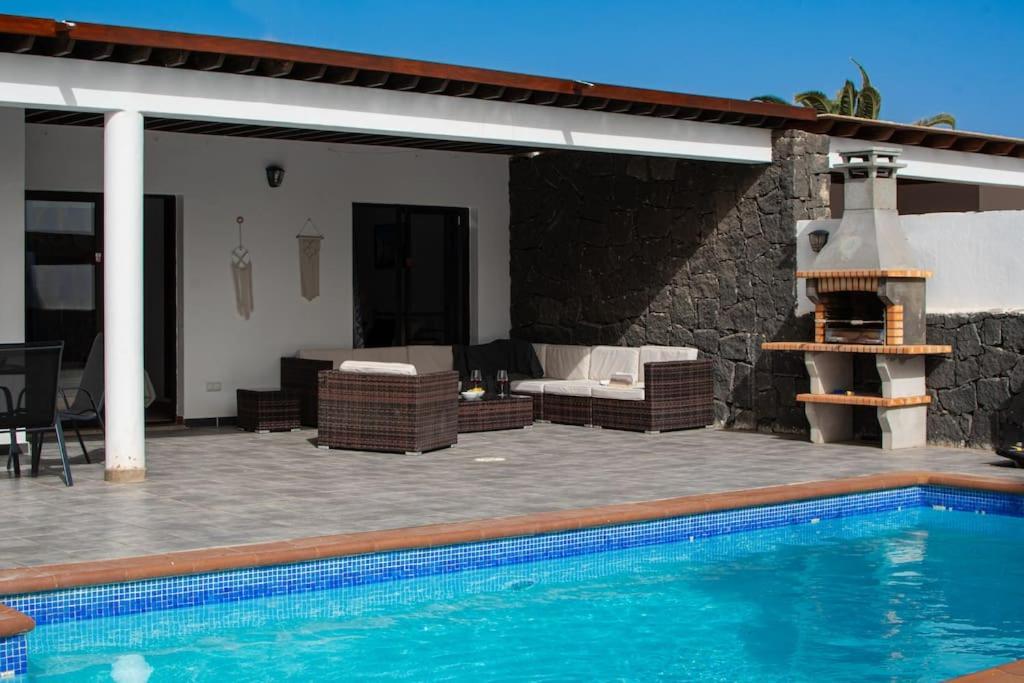 Casa Marlay Spacious, Heated Pool, Bbq & Fast Wi-Fi Only 15 Minutes Walk To Town Playa Blanca  Exterior photo