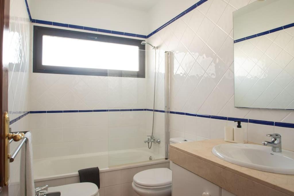 Casa Marlay Spacious, Heated Pool, Bbq & Fast Wi-Fi Only 15 Minutes Walk To Town Playa Blanca  Exterior photo