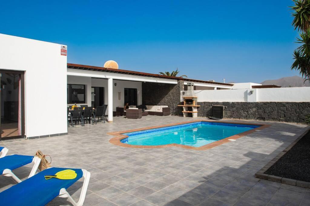 Casa Marlay Spacious, Heated Pool, Bbq & Fast Wi-Fi Only 15 Minutes Walk To Town Playa Blanca  Exterior photo