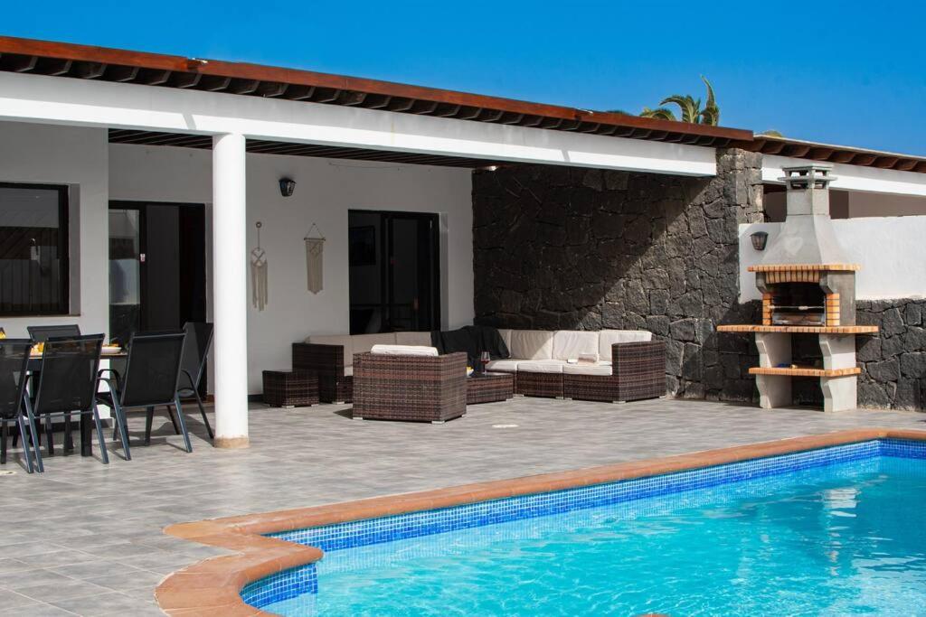 Casa Marlay Spacious, Heated Pool, Bbq & Fast Wi-Fi Only 15 Minutes Walk To Town Playa Blanca  Exterior photo