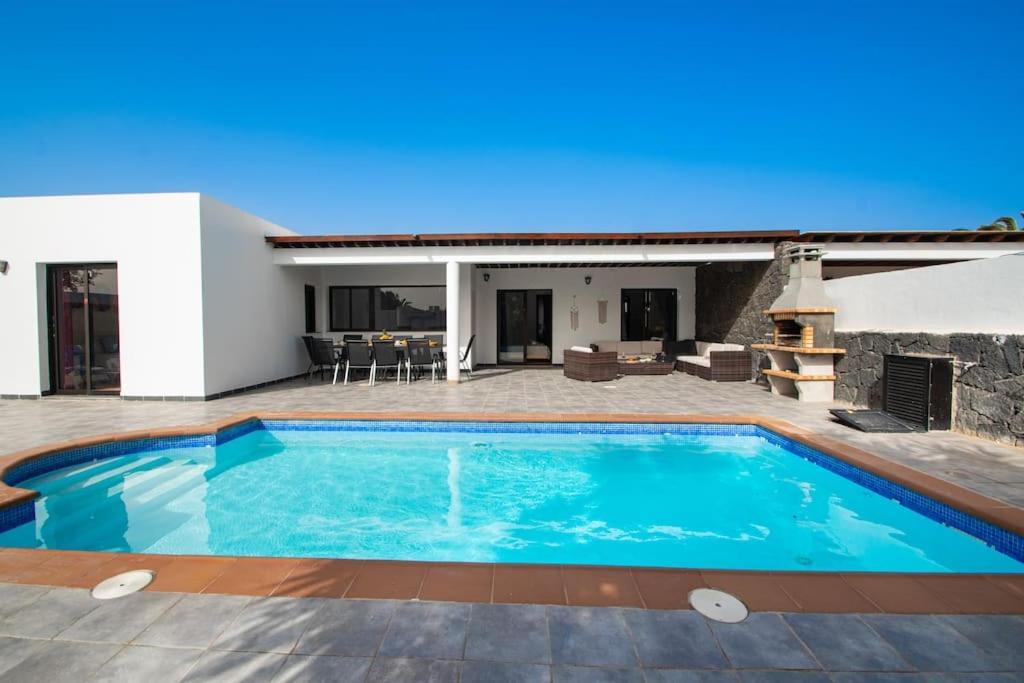 Casa Marlay Spacious, Heated Pool, Bbq & Fast Wi-Fi Only 15 Minutes Walk To Town Playa Blanca  Exterior photo
